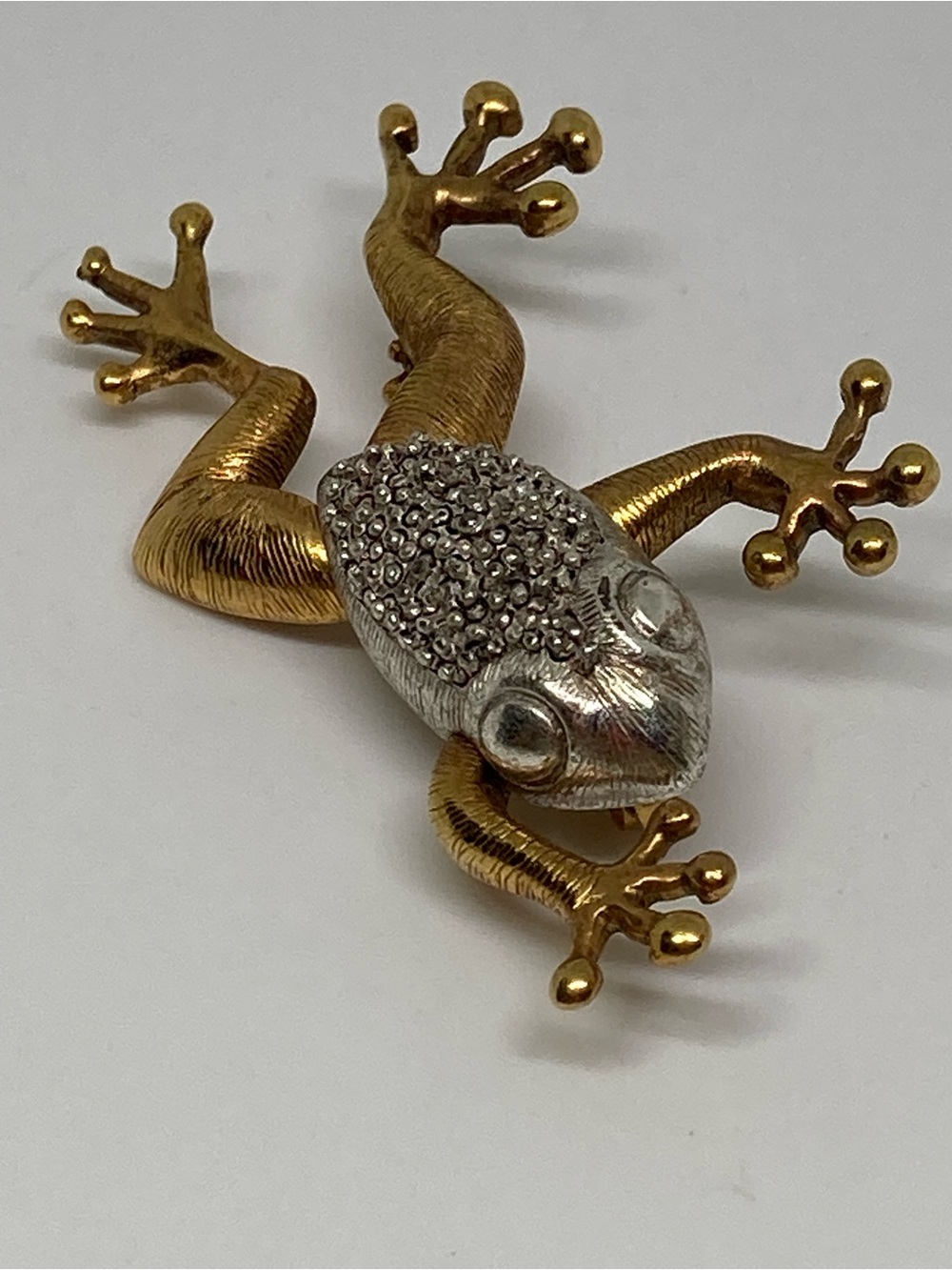 VTG Liz Claiborne Climbing Tree Frog Brooch/ Pin